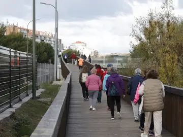 El Ayuntamiento finaliza las obras de mejora de accesibilidad y confort acústico en el entorno del río Manzanares El Ayuntamiento finaliza las obras de mejora de accesibilidad y confort acústico en el entorno del río Manzanares