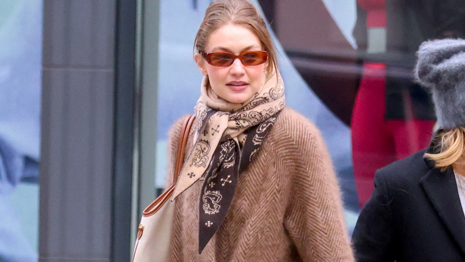 Gigi Hadid con abrigo de invierno.