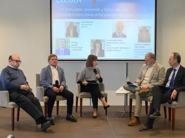 Francisco Cabezas, Mariano Zapata, Alicia Martí, Lucas Jiménez y Javier Celdrán durante el foro: "Los trasvases, presente y futuro de una infraestructura hídrica" organizado por LA RAZÓN Francisco Cabezas, Mariano Zapata, Alicia Martí, Lucas Jiménez y Javier Celdrán durante el foro: "Los trasvases, presente y futuro de una infraestructura hídrica" organizado por LA RAZÓN