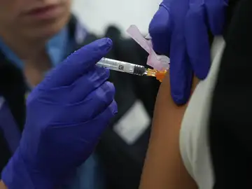 La mitad de los españoles no tiene intención de vacunarse frente a la gripe esta temporada, según un estudio La mitad de los españoles no tiene intención de vacunarse frente a la gripe esta temporada, según un estudio