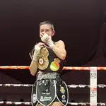 La vallisoletana Isa Rivero con el cinturón de campeona del mundo