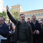 Abascal promete sacar del poder a Sánchez y llevarlo al banquillo para que acabe en cárcel