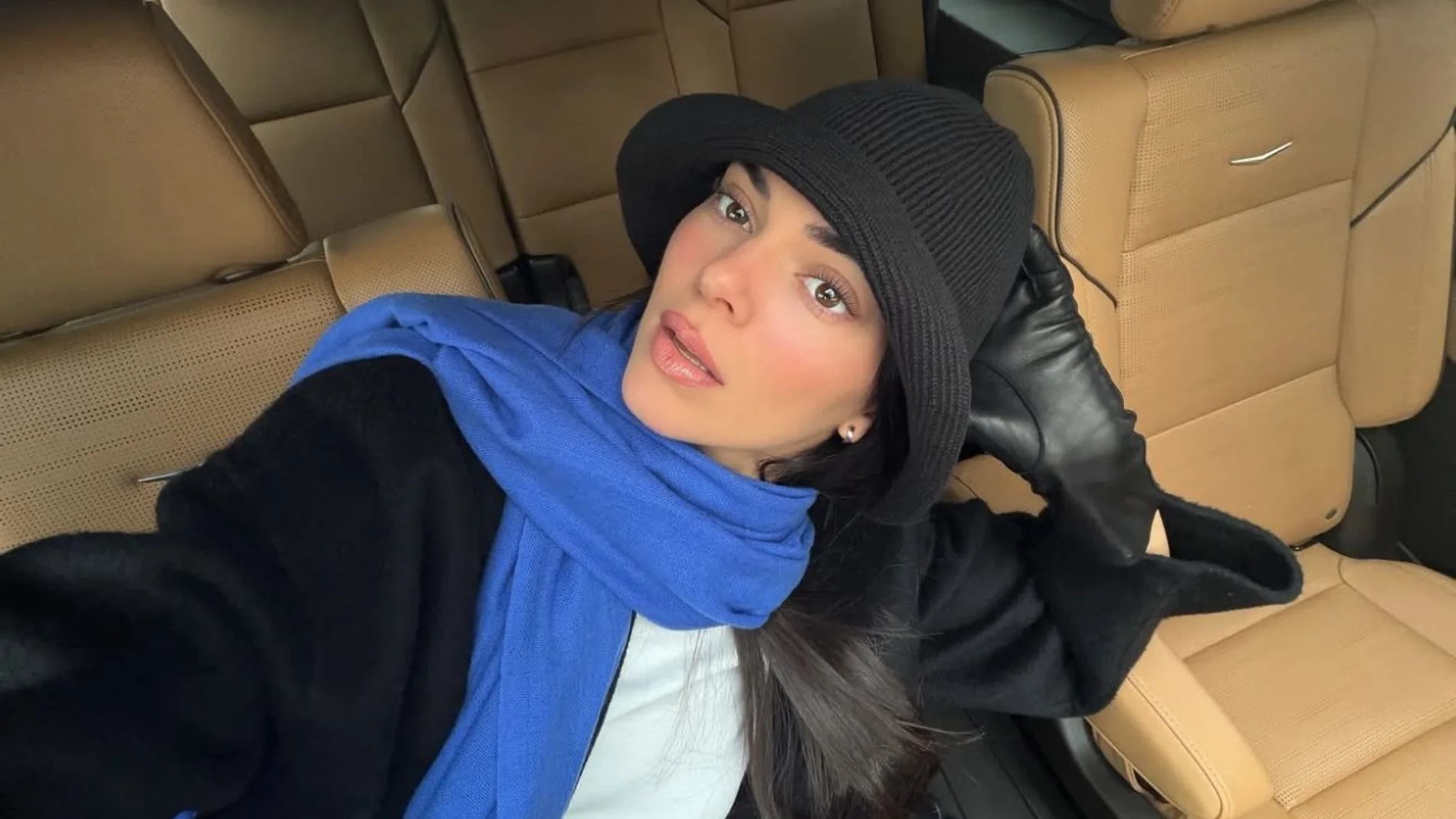 Kendall Jenner con sombrero cloché