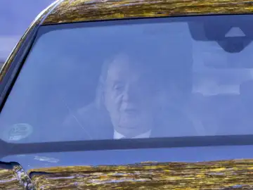 El rey Juan Carlos I llega al Palacio de El Pardo para celebrar en familia el 50 aniversario de su proclamación El rey Juan Carlos I llega al Palacio de El Pardo para celebrar en familia el 50 aniversario de su proclamación