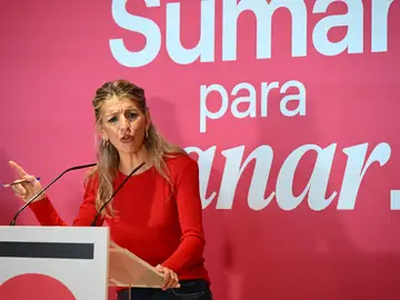 Conferencia del Movimiento Sumar para concretar propuestas políticas y marcar las líneas generales de las alianzas electorales MADRID (ESPAÑA), 22/11/2025.- La ministra de Trabajo y vicepresidenta segunda del Gobierno, Yolanda Díaz durante una conferencia en Madrid este sábado del Movimiento Sumar para concretar propuestas políticas y marcar las líneas generales de las alianzas electorales con el resto de partidos situados a la izquierda del PSOE. EFE/ Fernando Villar