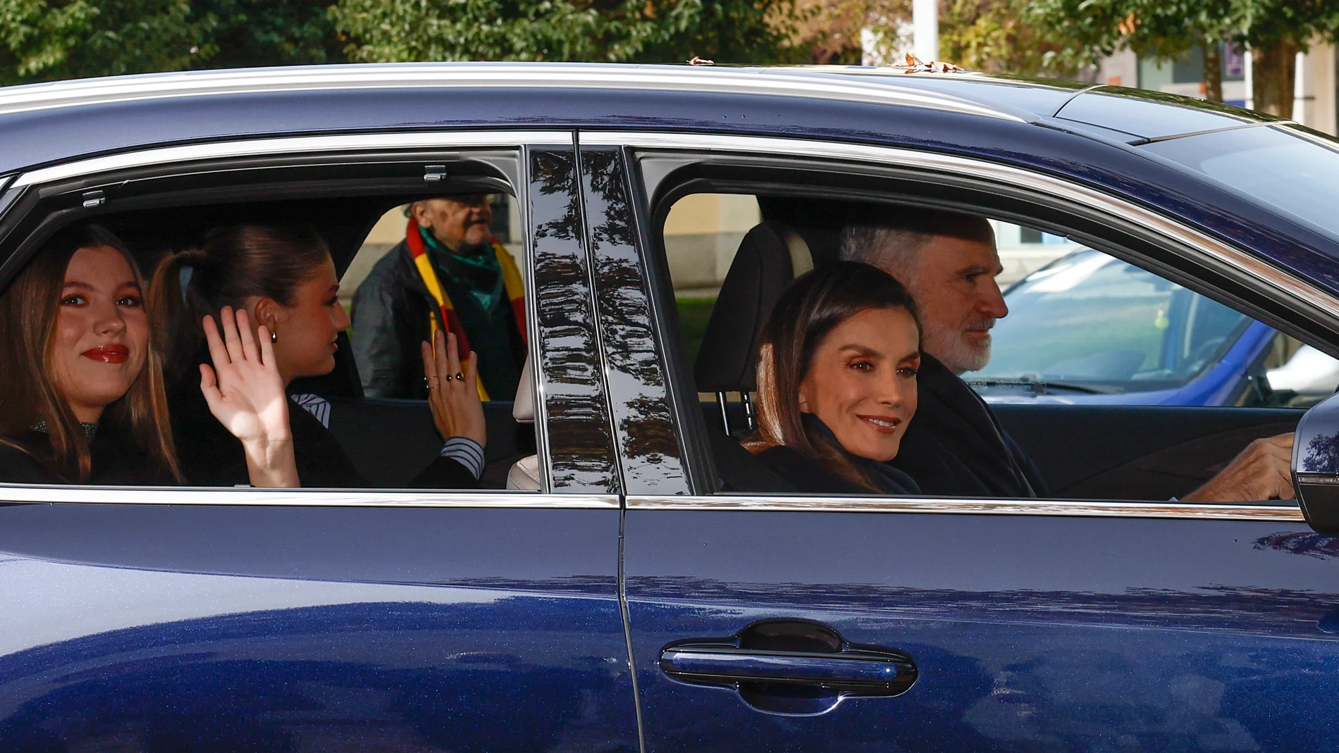 Los Reyes Felipe y Letizia con la Princesa Leonor y la Infanta Sofía en el almuerzo familiar en El Prado.