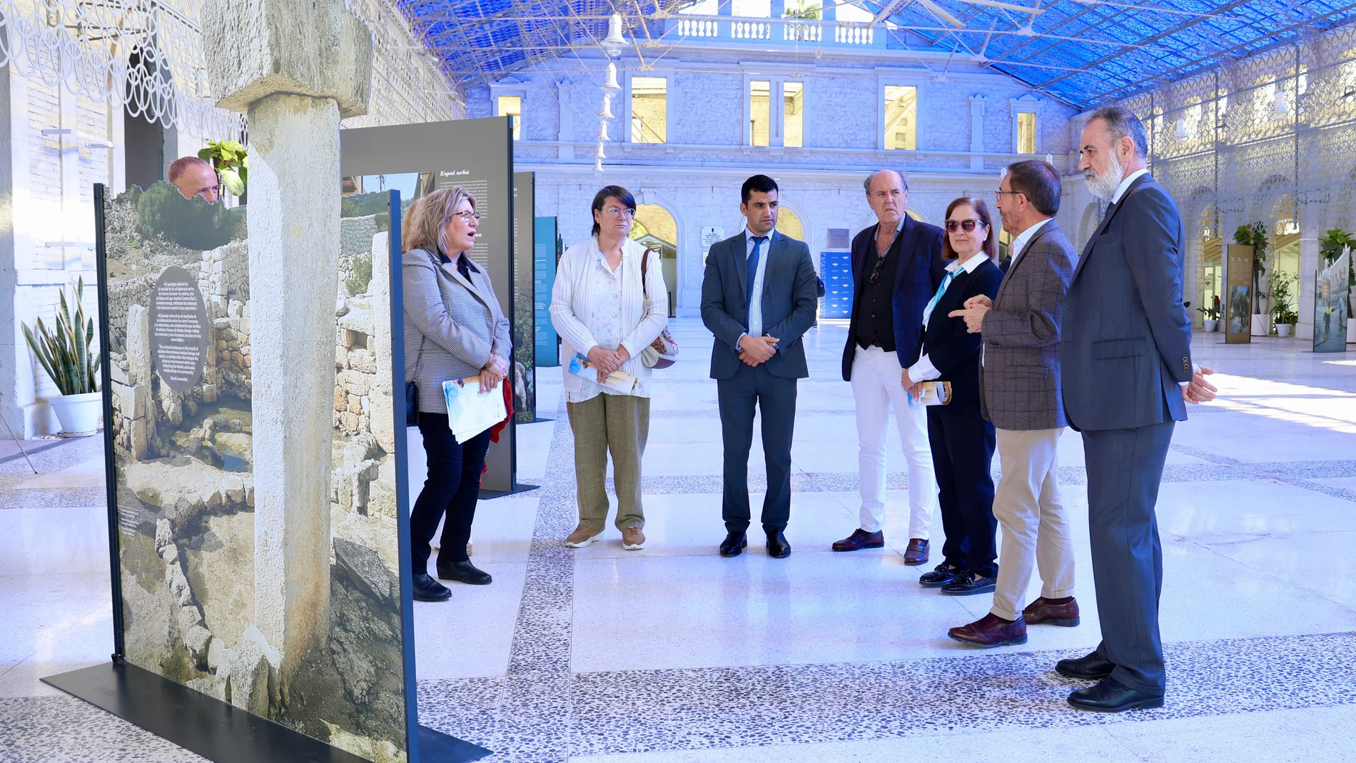 Imagen del los paneles de la exposición "El Mediterráneo. Un mar de patrimonios" de Casa Mediterráneo en Alicante