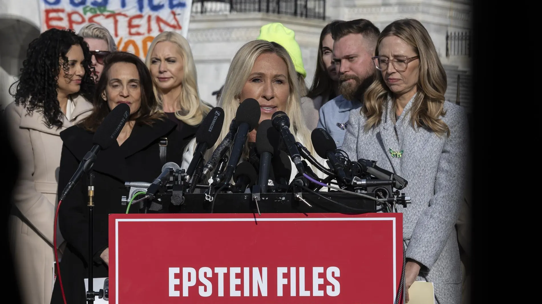 EEUU.- La congresista Marjorie Taylor Greene anuncia que dejará su cargo en enero tras su desencuentro con Trump