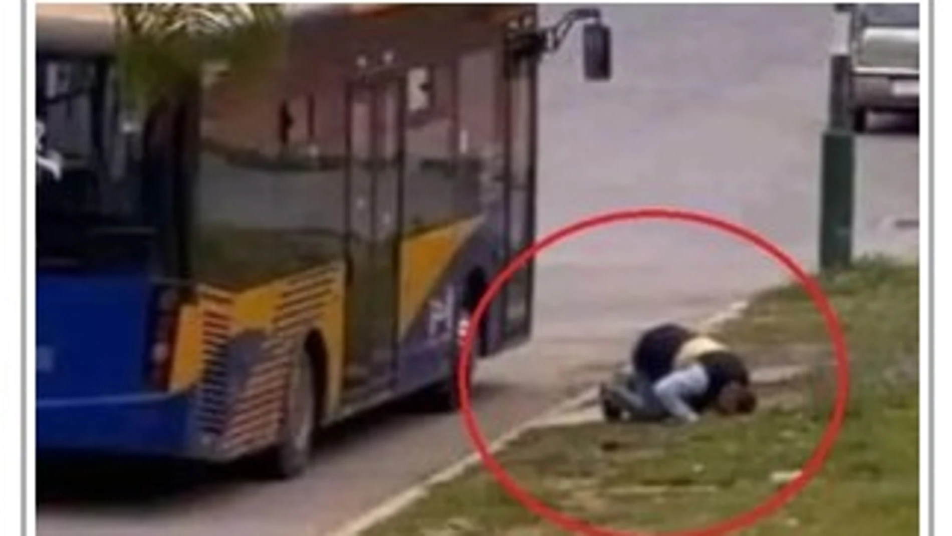 El conductor paró el autobís para rezar