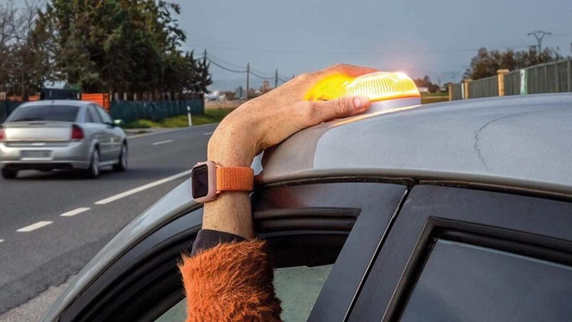 Imagen de la nueva baliza de tráfico REMITIDA / HANDOUT por GOBIERNO DE CANTABRIA Fotografía remitida a medios de comunicación exclusivamente para ilustrar la noticia a la que hace referencia la imagen, y citando la procedencia de la imagen en la firma 22/11/2025