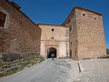 Puerta de la Villa de la localidad segoviana de Pedraza Puerta de la Villa de la localidad segoviana de Pedraza