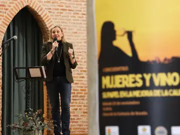 La vicepresidenta, Isabel Blanco, participa en Rueda en el I Encuentro 'Mujeres y vino. Su papel en la mejora de la calidad' La vicepresidenta, Isabel Blanco, participa en Rueda en el I Encuentro 'Mujeres y vino. Su papel en la mejora de la calidad'
