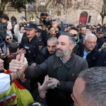 Abascal promete sacar del poder a Sánchez y llevarlo al banquillo para que acabe en cárcel