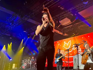 Antoñito Molina llena de flamenco el Roig Arena de Valencia Antoñito Molina llena de flamenco el Roig Arena de Valencia