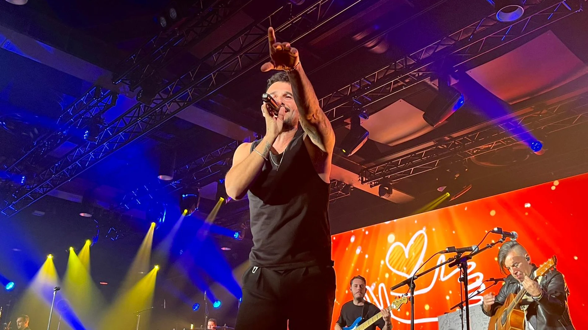 Antoñito Molina llena de flamenco el Roig Arena de Valencia