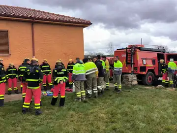Equipos comparten técnicas y materiales en materia de extinción de incendios Equipos comparten técnicas y materiales en materia de extinción de incendios