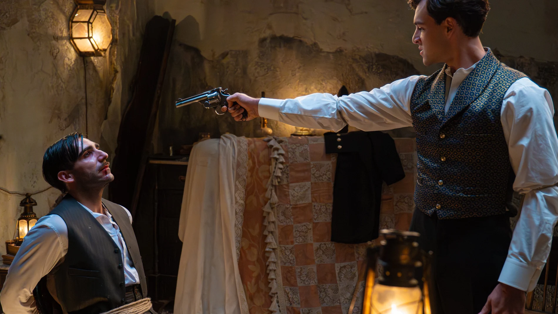 ¿Hasta dónde llegará Curro en "La Promesa"? El capitán Lorenzo está en sus manos