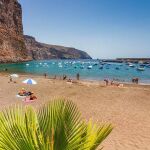 Uno de los mejores destinos de playa en invierno está mucho más cerca de lo que crees, según The Times