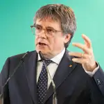 Puigdemont pide al PSOE "emprender la ruptura que se negaron a hacer hace 50 años"