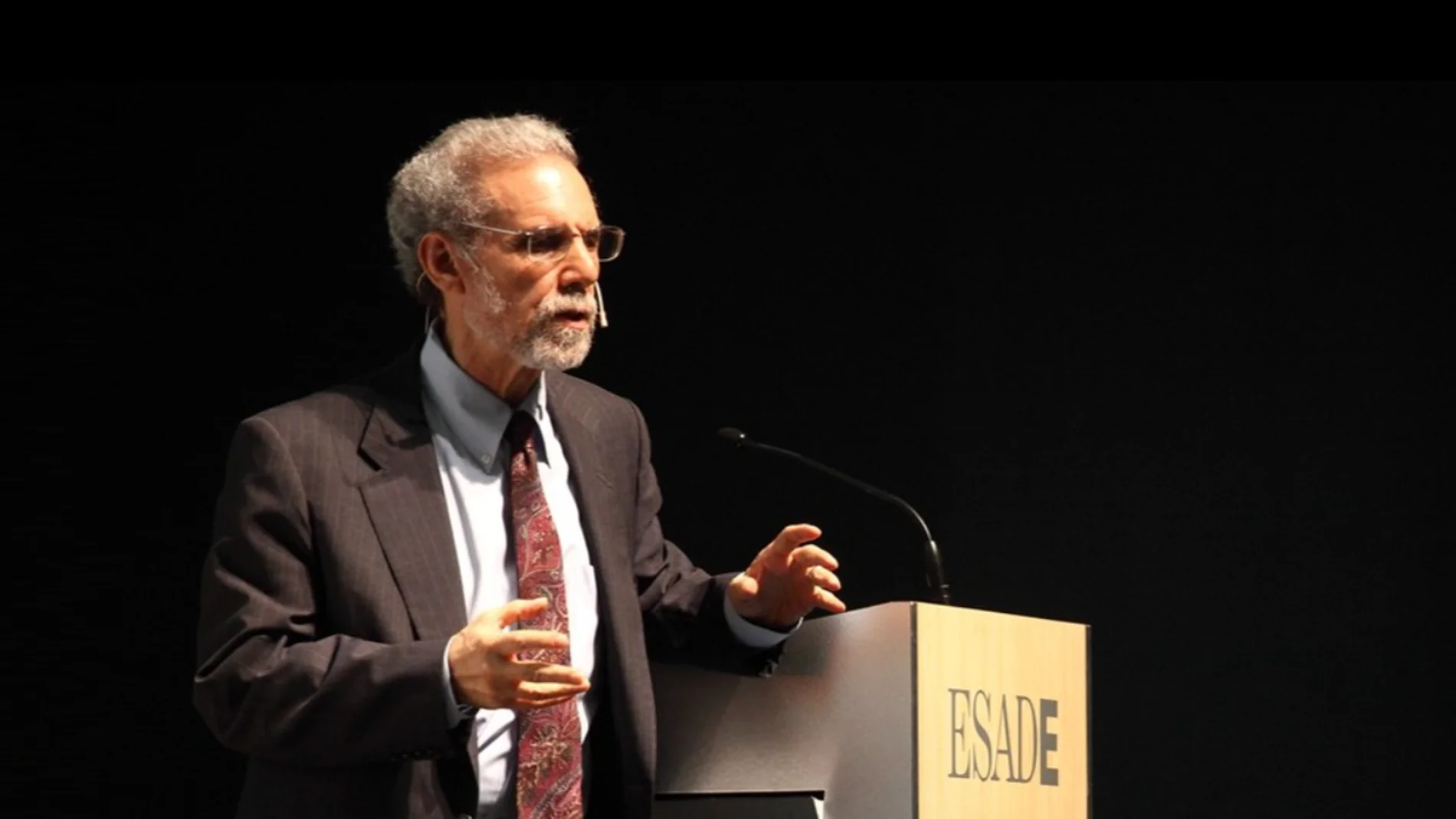 Daniel Goleman, psicólogo y autor de Inteligencia emocional: "El ensimismamiento, en todas sus formas, mata la empatía"
