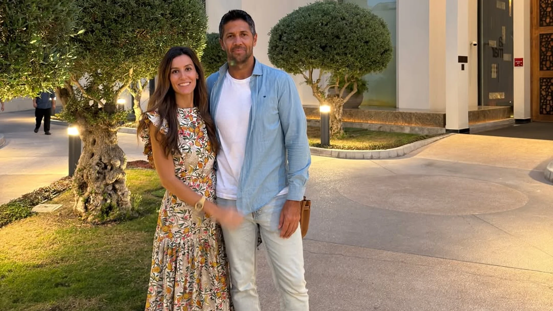 Ana Boyer con vestido floral.