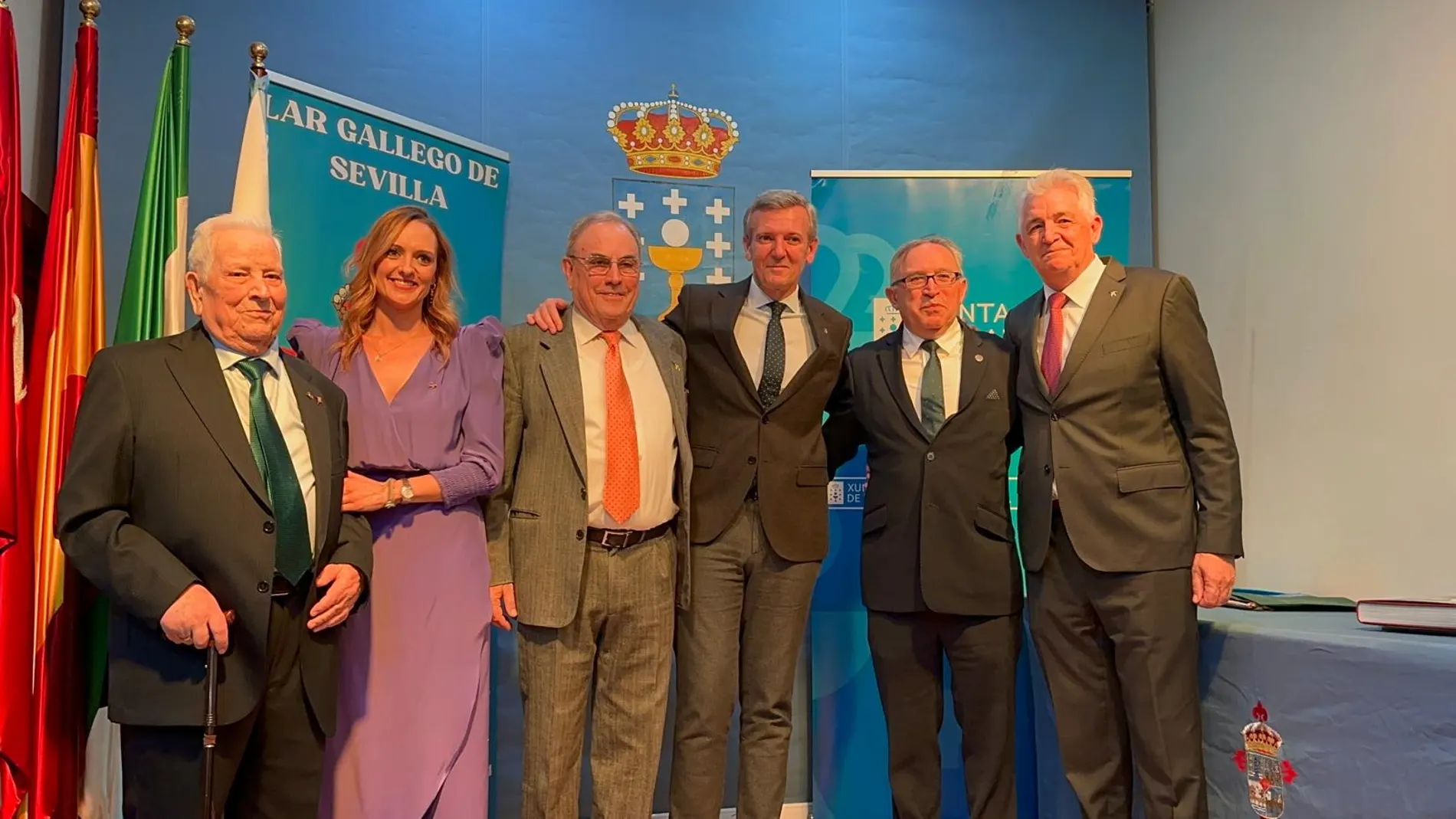 Entrega de galardones al presidente de Galicia y a los socios del Lar Gallego