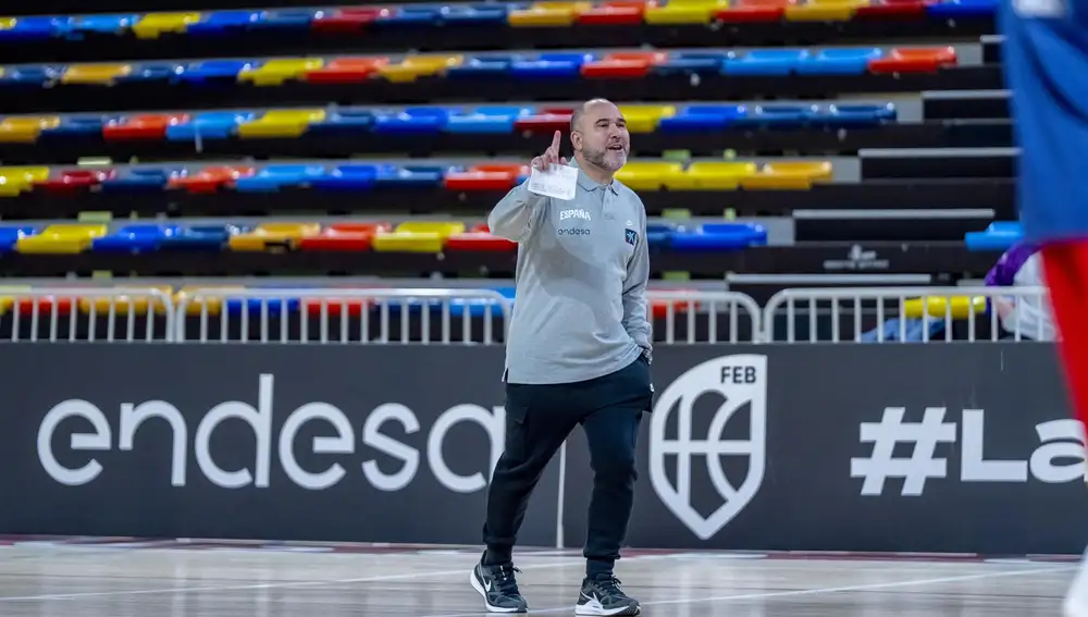 Baloncesto/Selección.- Chus Mateo: "Ahora es más importante crear una buena atmósfera y hacer un grupo unido"