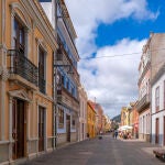 Tras el descubrimiento de América en 1492, los españoles fundaron ciudades en el nuevo continente con la influencia de la cultura de España, lo que cambió la historia del mundo Tras el descubrimiento de América en 1492, los españoles fundaron ciudades en el nuevo continente con la influencia de la cultura de España, lo que cambió la historia del mundo
