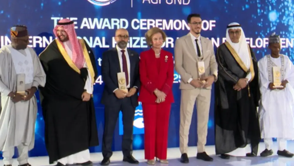 La reina Sofía reaparece impecable tras su encuentro con el rey Juan Carlos