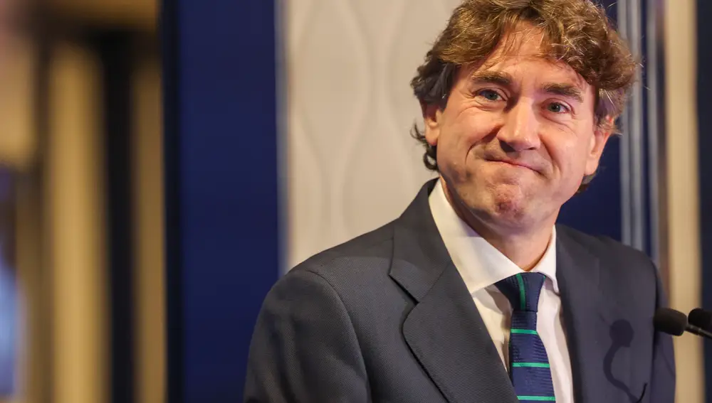 El secretario general del PSE-EE, Eneko Andueza, ofrece una conferencia-coloquio