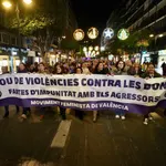 AMP.- 25N.- Una marcha multitudinaria pide en València el fin de todas las formas de violencia contra las mujeres