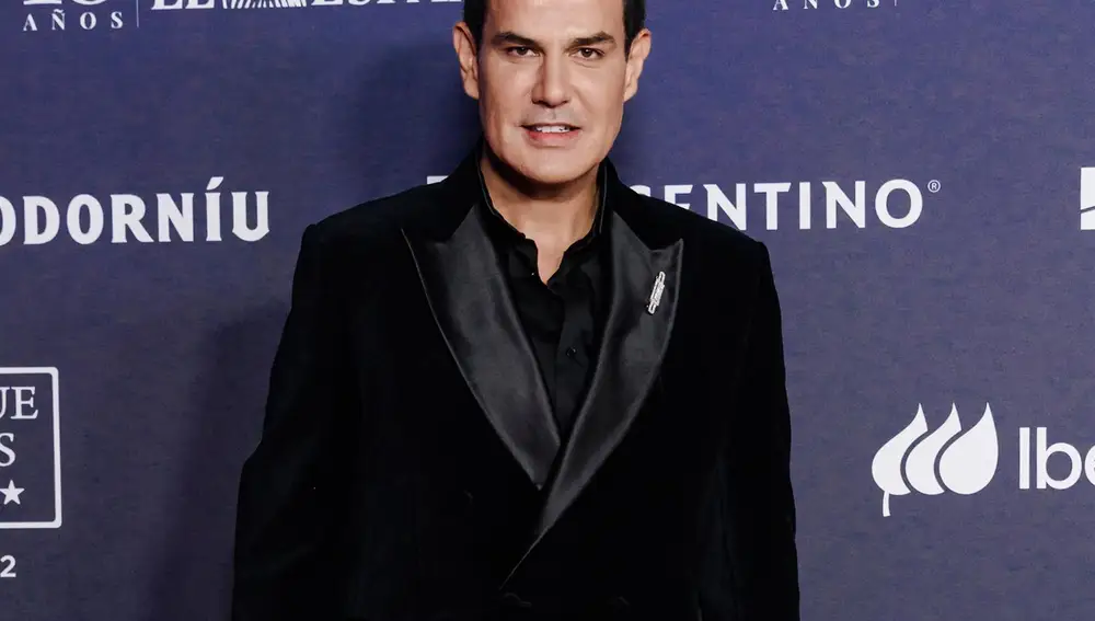 El diseñador Alejandro de Miguel, artífice del gran cambio de estilo de la Reina Sofía, revela cómo es trabajar con ella