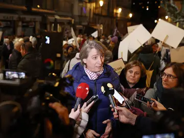 Carlos Martínez atiende a la prensa antes de la manifestación en Soria Carlos Martínez atiende a la prensa antes de la manifestación en Soria