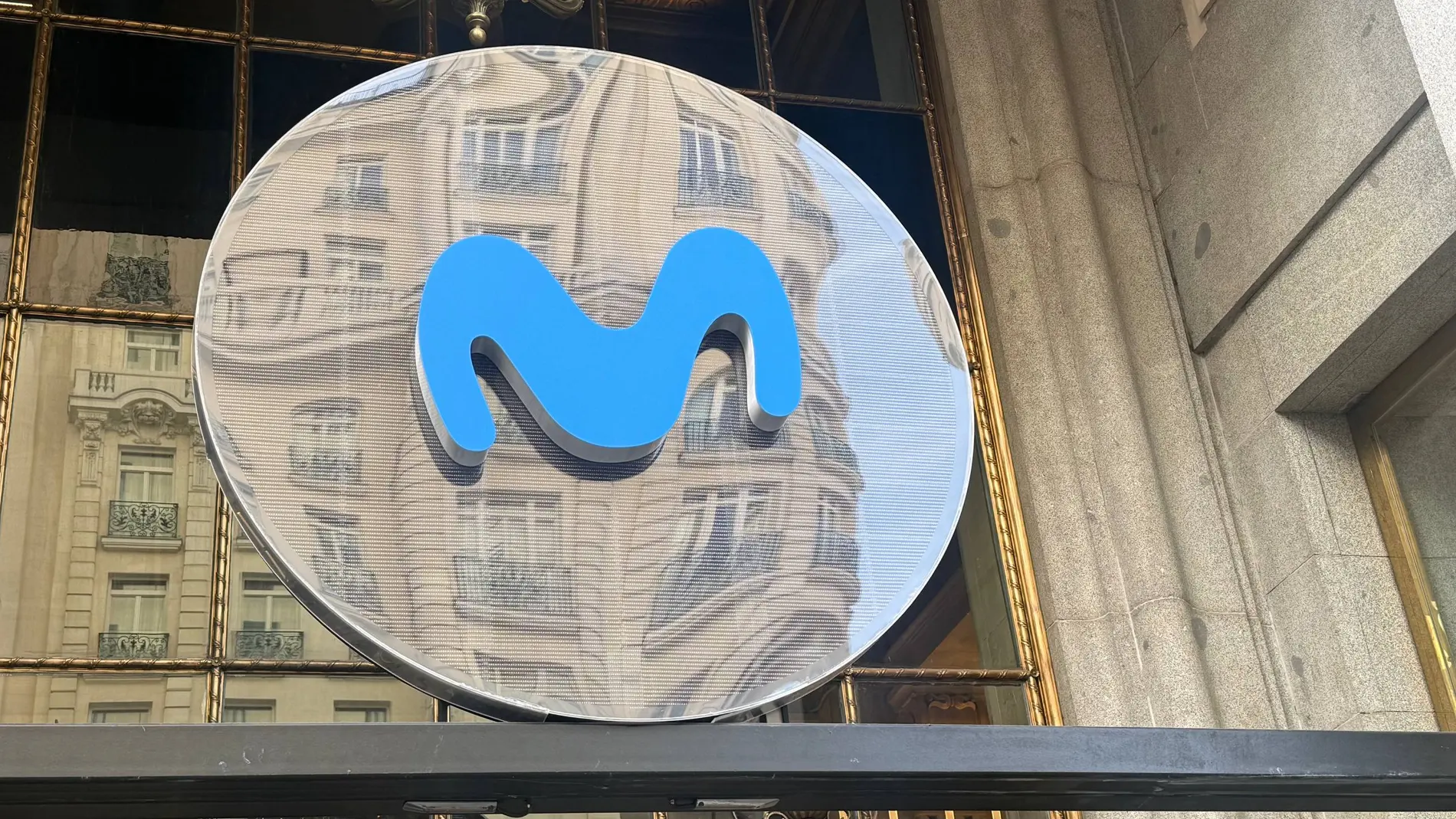 Entrada el Edificio Telefónica, en la Gran Vía madrileña