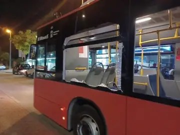 MURCIA.-Sucesos.-La rueda de una camión sale despedida e impacta contra la ventanilla de un autobús urbano en Murcia MURCIA.-Sucesos.-La rueda de una camión sale despedida e impacta contra la ventanilla de un autobús urbano en Murcia