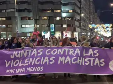 25N.- La marea violeta tiñe el centro de Murcia para reivindicar el fin de las violencias machistas 25N.- La marea violeta tiñe el centro de Murcia para reivindicar el fin de las violencias machistas