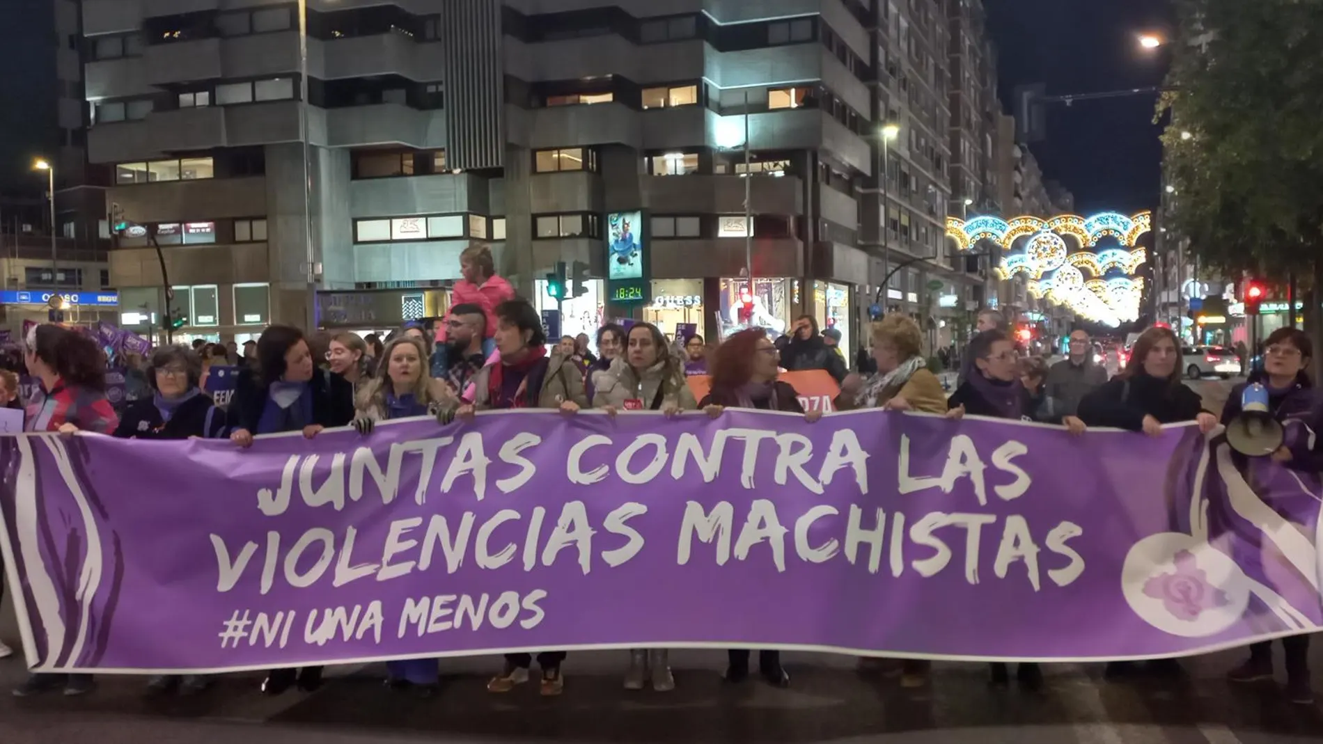 25N.- La marea violeta tiñe el centro de Murcia para reivindicar el fin de las violencias machistas