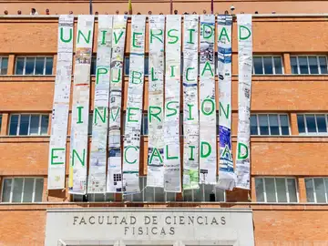 Estudiantes se encierran en la Facultad de Bellas Artes de la UCM horas antes de comenzar la huelga universitaria Estudiantes se encierran en la Facultad de Bellas Artes de la UCM horas antes de comenzar la huelga universitaria