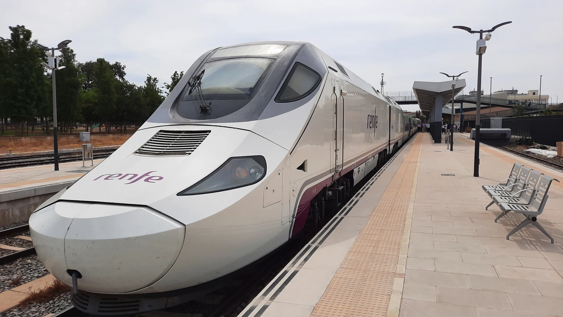 Tren 730 estacionado en Badajoz REMITIDA / HANDOUT por RENFE Fotografía remitida a medios de comunicación exclusivamente para ilustrar la noticia a la que hace referencia la imagen, y citando la procedencia de la imagen en la firma 27/11/2025