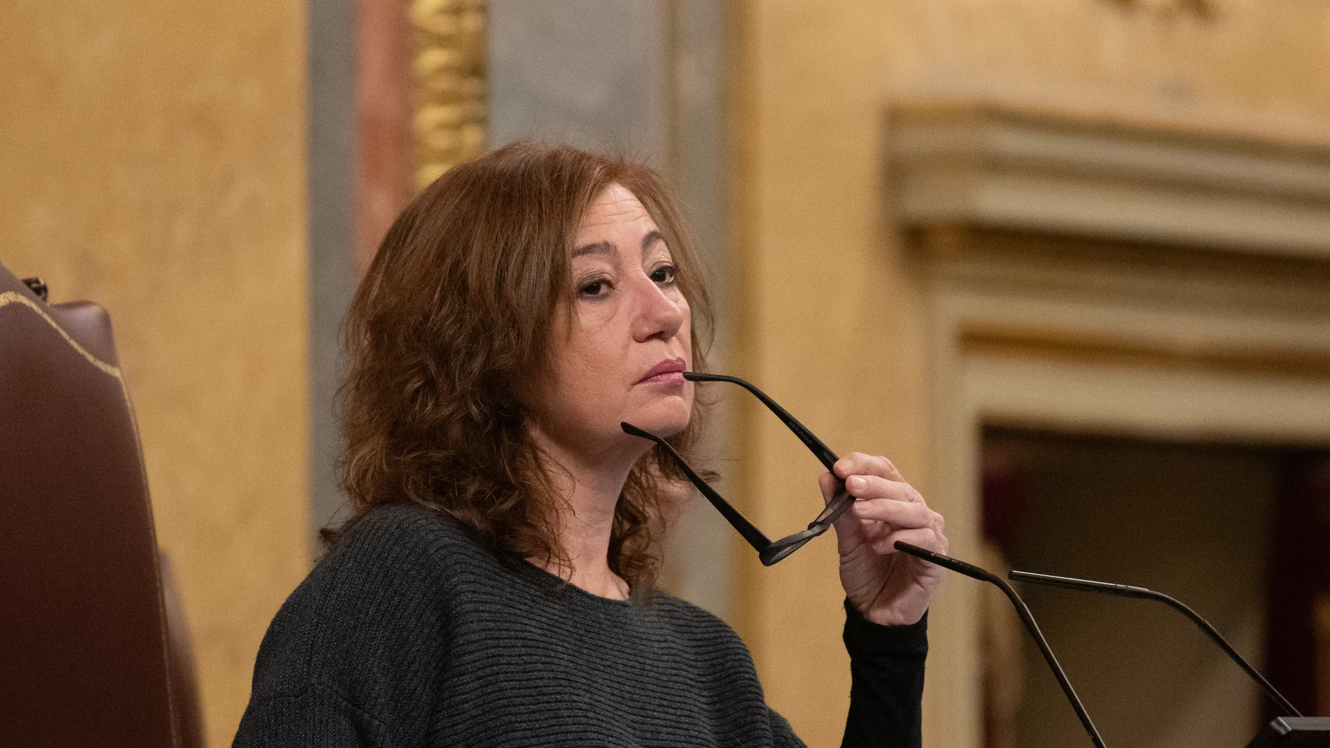 La presidenta del Congreso, Francina Armengol, durante una sesión plenaria, en el Congreso de los Diputados, a 27 de noviembre de 2025, en Madrid (España). El pleno del Congreso debate y vota hoy los objetivos de estabilidad presupuestaria y de deuda pública para el conjunto de las administraciones entre 2026 y 2028, que es el paso preliminar a la presentación de los Presupuestos Generales del Estado de 2026, sin que haya una mayoría suficiente para que se aprueben ante la falta de apoyos de ...