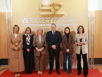 Leticia García y Javier Faúndez durante la inauguración del VII Congreso "Silver Economy" en Zamora Leticia García y Javier Faúndez durante la inauguración del VII Congreso "Silver Economy" en Zamora