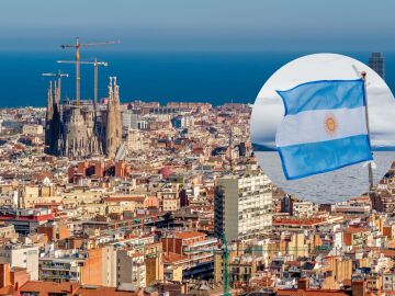 Imagen de Barcelona junto a una bandera argentina