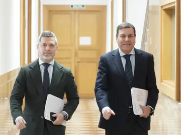 Carlos Fernández Carriedo junto a Julio López en la sede de la Junta Carlos Fernández Carriedo junto a Julio López en la sede de la Junta