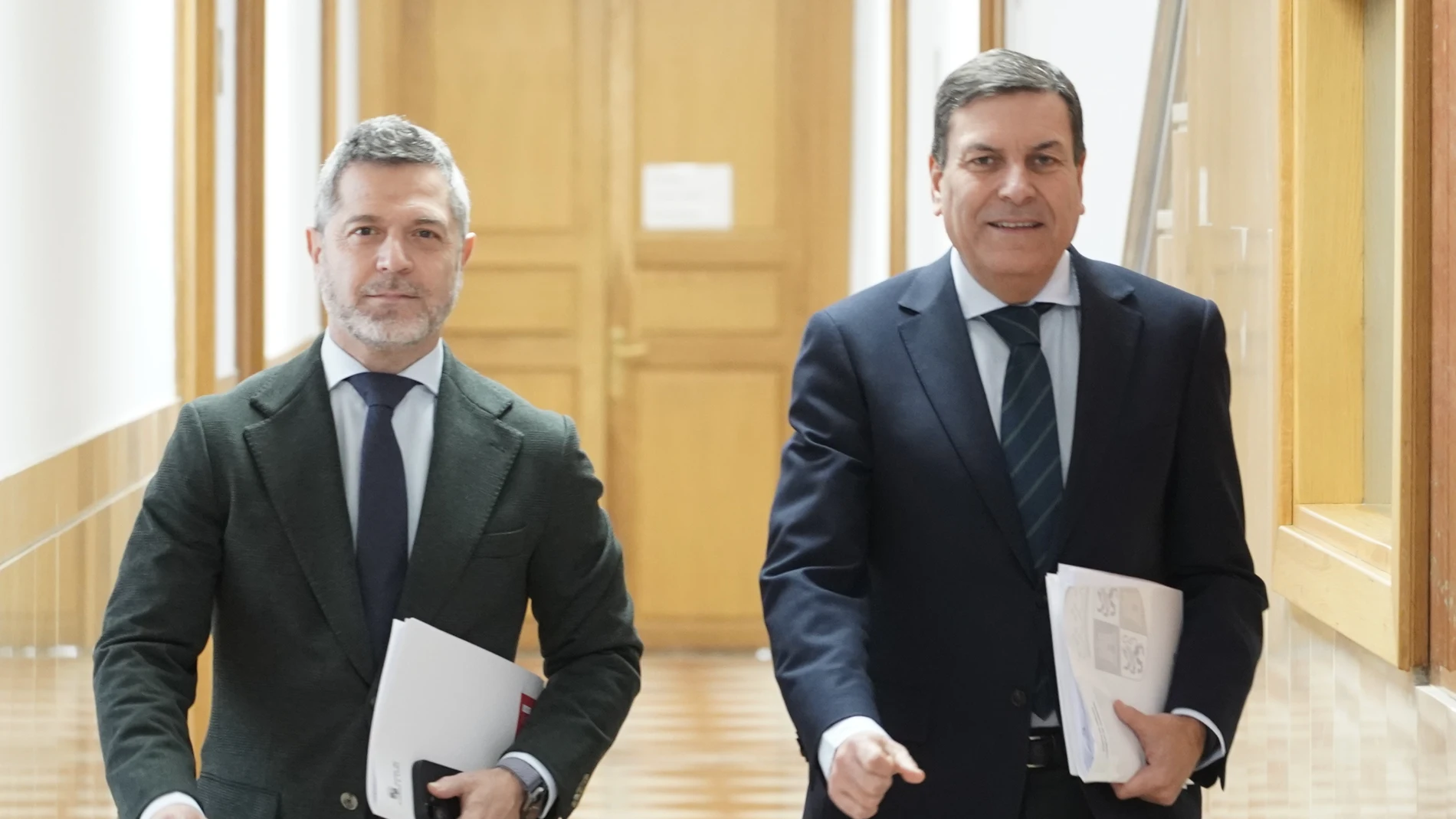 Carlos Fernández Carriedo junto a Julio López en la sede de la Junta