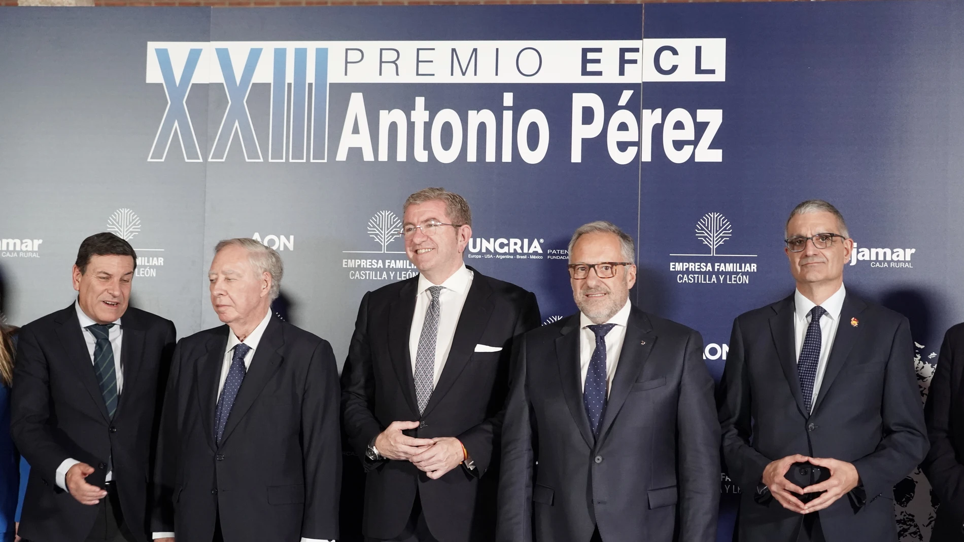 Carriedo conversa con Clemente González Soler en presencia de Isidoro J. Alanís y Carlos Pollán