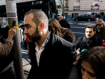 El juez instructor del 'caso Koldo' interroga al empresario y presunto conseguidor de la trama, Víctor de Aldama El empresario Víctor de Aldama a su salida del interrogatorio del juez instructor del 'caso Koldo', en la Audiencia Nacional, a 27 de noviembre de 2025, en Madrid (España). Aldama es interrogado por ser el presunto conseguidor de las mascarillas adjudicadas durante la pandemia del coronavirus por el Gobierno canario, entonces presidido por el actual ministro de Política Territorial y Memoria Democrática, Ángel Víctor Torres. 27 NOVIEMBRE 2025 Carlos Luján / Europa Press 27/11/2025