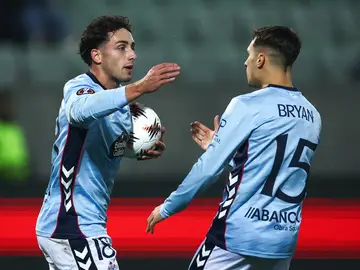 UEFA Europa League - PFC Ludogorets Razgrad vs Celta Vigo Razgrad (Bulgaria), 27/11/2025.- Celta's Pablo Duran (L) celebrates with teammate Bryan Zaragoza (R) after scoring the 3-1 goal during the UEFA Europa League league phase match between PFC Ludogorets Razgrad and Celta Vigo in Razgrad, Bulgaria, 27 November 2025. EFE/EPA/BORISLAV TROSHEV