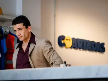 Jaime Lorente es el protagonista de este enredo amoroso Jaime Lorente es el protagonista de este enredo amoroso