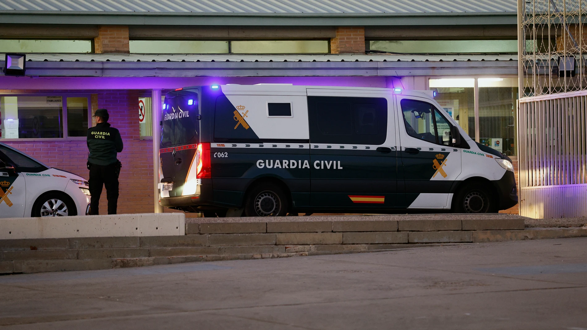 FOTODELDIA SOTO DEL REAL (MADRID), 27/11/2025.- Vista del furgón policial que ha trasladado a José Luis Ábalos y Koldo García para ingresar este jueves en la cárcel de Soto del Real (Madrid). EFE/Rodrigo Jiménez