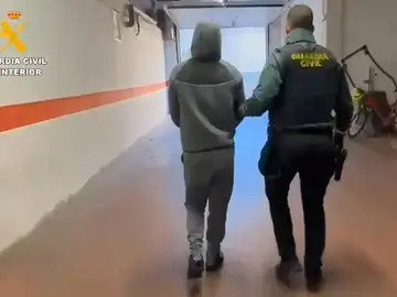 La Guardia Civil detiene a cuatro hombres por un robo con violencia en una vivienda de Villanueva del Pardillo La Guardia Civil detiene a cuatro hombres por un robo con violencia en una vivienda de Villanueva del Pardillo